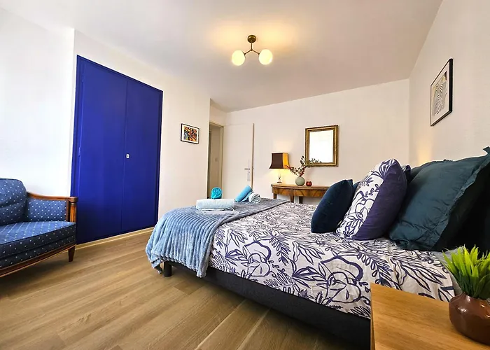 T4- Centre Ville- Parking Prive דירה